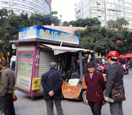 【评论】鱼峰路现拆迁闹剧，到底是民太刁还是官太恶？